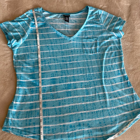 Torrid Soft Striped Toe Dye V-Neck T-Shirt - Size 1X - Picture 10 of 11
